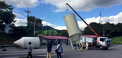 ドームハウスや小屋などユニークな製品の開発にもチャレンジし、国からの依頼で南極の昭和基地に設置したり、テレビ等様々なメディアで全国放送されたりもしています。